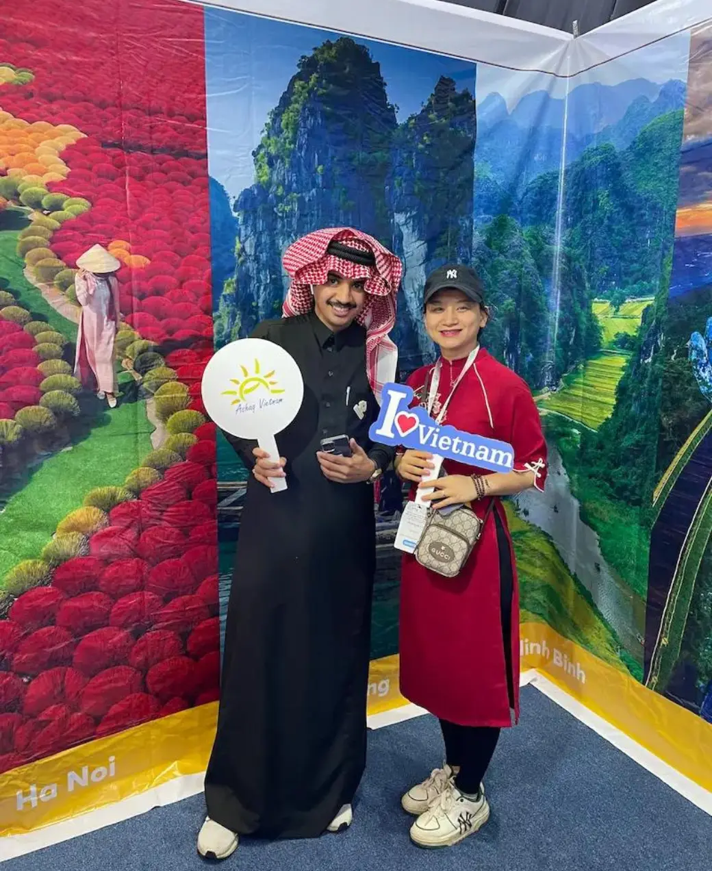 السيدة فونج أليس عشق سفر فيتنام